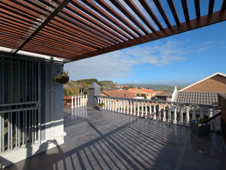 5 Bedroom Property for Sale in Fraaiuitsig Western Cape